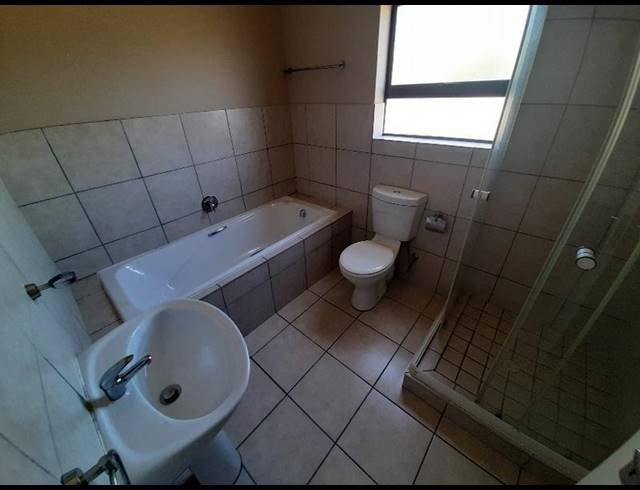 2 BEDROOM PROPERTY TO RENT IN BURGUNDY ESTATE